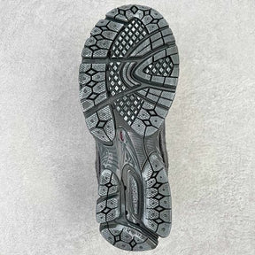 New Balance NB 2002R