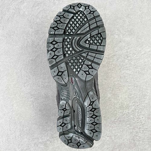 New Balance NB 2002R