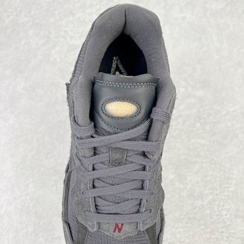 New Balance NB 2002R